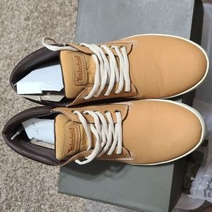 Like New in Box Timberland Dausette Chukka Size 11